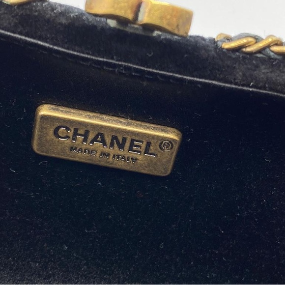 CHANEL RARE CLUTCH - Picture 9 of 10